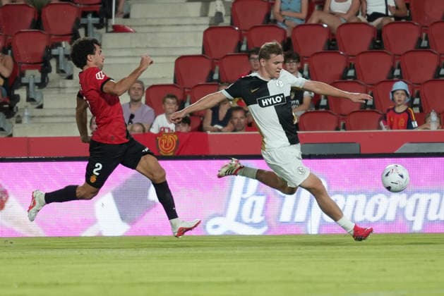 ESP: RCD Mallorca vs Elversberg Pre Season match 2026 2027 Lasse Gunther of Elversberg is defended by Luis Orejuela during Pre Season match between RCD Mallorca and Elversberg played at Estadio de Son Moix, on August 08, 2026 Palma de Mallorca, Spain. Palma de Mallorca Spain Football *** ESP RCD Mallorca vs. Elversberg, 2026–2027 Preseason Match: Lasse Gunther of Elversberg is marked by Luis Orejuela during the preseason match between RCD Mallorca and Elversberg played at Estadio de Son Moix, on August 8, 2026, in Palma de Mallorca, Spain. Palma de Mallorca, Spain. Soccer Copyright: xNandoxTorresx