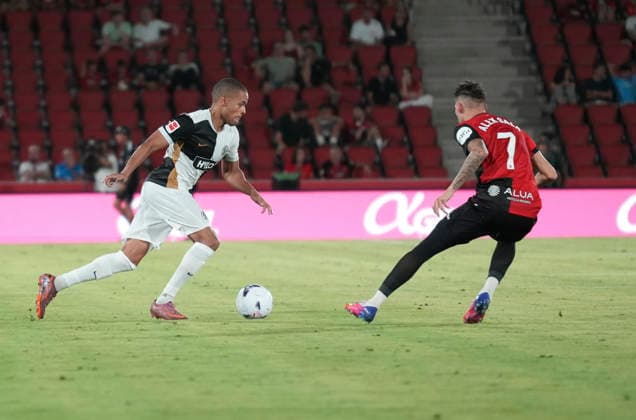 ESP: RCD Mallorca vs Elversberg Pre Season match 2026 2027 Filimon Gerezgiher of Elversberg is defended by Alex Sala during Pre Season match between RCD Mallorca and Elversberg played at Estadio de Son Moix, on August 08, 2026 Palma de Mallorca, Spain. Palma de Mallorca Spain Football *** ESP RCD Mallorca vs. Elversberg, 2026–2027 Preseason Match: Filimon Gerezgiher of Elversberg is marked by Alex Sala during the preseason match between RCD Mallorca and Elversberg played at Estadio de Son Moix, on August 8, 2026, in Palma de Mallorca, Spain. Palma de Mallorca, Spain. Soccer Copyright: xNandoxTorresx