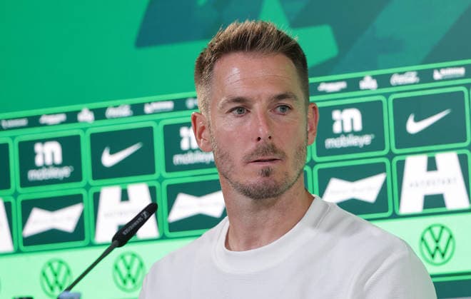 Cheftrainer Tobias Strobl (VfL Wolfsburg) Fussball, Herren, Saison 2026 2027, 2.Liga, Volkswagenarena, VfL Wolfsburg gegen 1.FC Kaiserslautern 0-0 DFL REGULATIONS PROHIBIT ANY USE OF PHOTOGRAPHS AS IMAGE SEQUENCES AND OR QUASI-VIDEO. *** Head Coach Tobias Strobl, VfL Wolfsburg Soccer, Men s Team, 2026–2027 Season, 2nd Division, Volkswagen Arena, VfL Wolfsburg vs. 1. FC Kaiserslautern 0–0. DFL regulations prohibit any use of photographs as image sequences and or quasi-video.