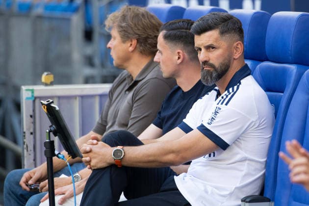v.l. Youri MULDER, Direktor Profifussball FC Schalke 04 Maximlian LUEFTI, Lüfti, Kaderplaner FC Schalke 04 Trainer Miron MUSLIC (GE) Fussball Freundschaftsspiel FC Schalke 04 - Atalanta Bergamo 0-3 am 08.08.2026 in der Veltins-Arena Gelsenkirchen Deutschland. DFL regulations prohibit any use of photographs as image sequences and or quasi-video Â *** From left: Youri MULDER, Director of Professional Soccer at FC Schalke 04; Maximlian LUEFTI (Lüfti), Squad Planner, FC Schalke 04 Coach Miron MUSLIC GE Soccer Friendly Match: FC Schalke 04 vs. Atalanta Bergamo 0–3 on August 8, 2026, at the Veltins Arena in Gelsenkirchen, Germany. DFL regulations prohibit any use of photographs as image sequences and or quasi-video.