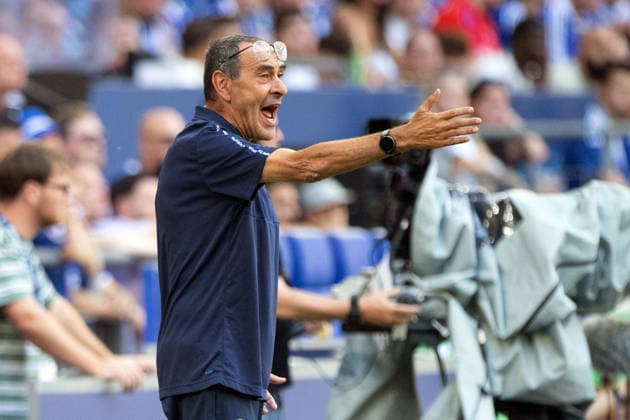 Trainer Maurizio SARRI (AB) gibt Anweisungen an seine Spieler,, Gestik, Geste, gestikuliert, Fussball Freundschaftsspiel FC Schalke 04 - Atalanta Bergamo 0-3 am 08.08.2026 in der Veltins-Arena Gelsenkirchen Deutschland. DFL regulations prohibit any use of photographs as image sequences and or quasi-video Â *** Coach Maurizio SARRI AB gives instructions to his players, gesturing, Soccer friendly match: FC Schalke 04 vs. Atalanta Bergamo 0–3 on August 8, 2026, at the Veltins Arena in Gelsenkirchen, Germany. DFL regulations prohibit any use of photographs as image sequences and or quasi-video.