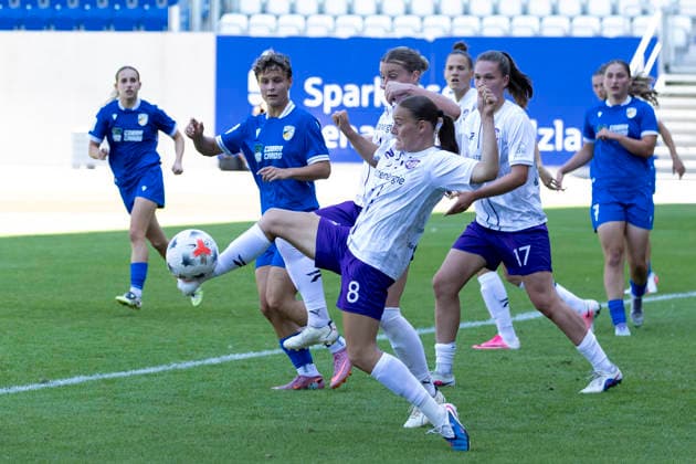 2. Frauen-Bundesliga: FC Carl Zeiss Jena vs. SGS Essen; Jena; 08.08.2026 Antonia Baaß ( 8; SGS Essen) 2. Frauen-Bundesliga: FC Carl Zeiss Jena vs. SGS Essen; ad hoc arena im Ernst-Abbe-Sportfeld; 08.08.2026 *** Women s Bundesliga: FC Carl Zeiss Jena vs. SGS Essen, Jena, August 8, 2026, Antonia Baaß 8, SGS Essen 2, Women s Bundesliga: FC Carl Zeiss Jena vs. SGS Essen, ad hoc arena at Ernst Abbe Sportfeld, August 8, 2026 Copyright: xBEAUTIFULxSPORTS Duehringx
