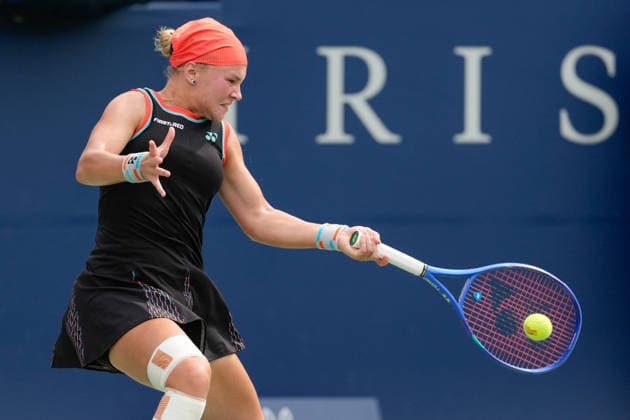 WTA, Tennis Damen Masters 1000 National Bank Open Toronto 2026 - Round of 16 - Day 8 Diana Shnaider of Russia plays a backhand during the Women™s Singles round of 16 match against Jessica Pegula of United States on day 8 of the WTA Masters 1000 National Bank Open at Sobeys Stadium on August 8, 2026, in Toronto, Canada. (Photo by Leonardo Ramirez Eyepix Group) Copyright: xLeonardoxRamirezx xEyepixxGroupx LR_08082026_194992