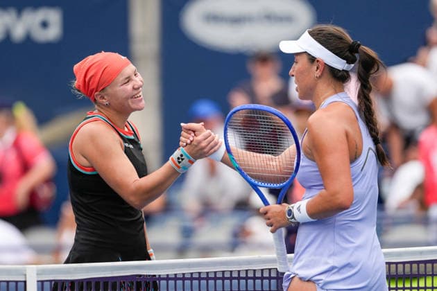 WTA, Tennis Damen Masters 1000 National Bank Open Toronto 2026 - Round of 16 - Day 8 Diana Shnaider of Russia and Jessica Pegula of United States shake hands at the net after their Women™s Singles round of 16 match on day 8 of the WTA Masters 1000 National Bank Open at Sobeys Stadium on August 8, 2026, in Toronto, Canada. (Photo by Leonardo Ramirez Eyepix Group) Copyright: xLeonardoxRamirezx xEyepixxGroupx LR_08082026_195033