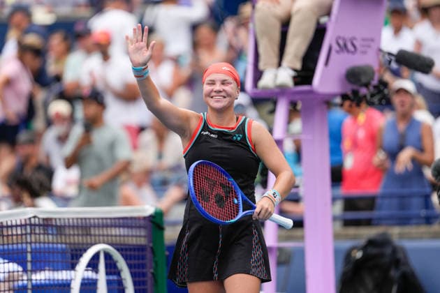 WTA, Tennis Damen Masters 1000 National Bank Open Toronto 2026 - Round of 16 - Day 8 Diana Shnaider of Russia celebrates her victory after the Women™s Singles round of 16 match against Jessica Pegula of United States on day 8 of the WTA Masters 1000 National Bank Open at Sobeys Stadium on August 8, 2026, in Toronto, Canada. (Photo by Leonardo Ramirez Eyepix Group) Copyright: xLeonardoxRamirezx xEyepixxGroupx LR_08082026_195036