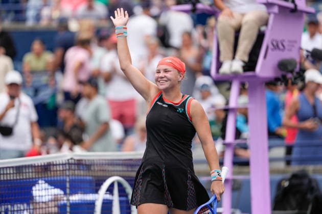 WTA, Tennis Damen Masters 1000 National Bank Open Toronto 2026 - Round of 16 - Day 8 Diana Shnaider of Russia celebrates her victory after the Women™s Singles round of 16 match against Jessica Pegula of United States on day 8 of the WTA Masters 1000 National Bank Open at Sobeys Stadium on August 8, 2026, in Toronto, Canada. (Photo by Leonardo Ramirez Eyepix Group) Copyright: xLeonardoxRamirezx xEyepixxGroupx LR_08082026_195037