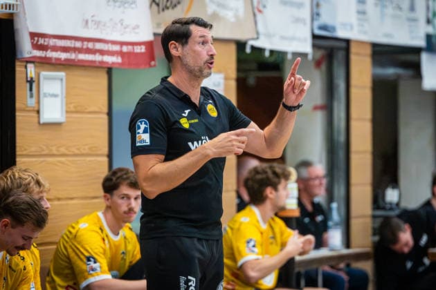 08.08.2026, xovx, Handball Lindencup, HSG Wetzlar - HSC 2000 Coburg Trainer Anel Mahmutefendic(HSC Coburg) Linden Stadthalle Hessen Deutschland (DE) *** August 8, 2026, xovx, Lindencup Handball Tournament, HSG Wetzlar vs. HSC 2000 Coburg, Coach Anel Mahmutefendic, HSC Coburg, Linden City Hall, Hesse, Germany, DE