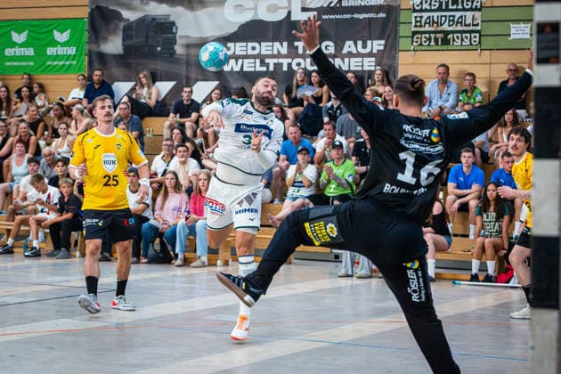 08.08.2026, xovx, Handball Lindencup, HSG Wetzlar - HSC 2000 Coburg v.l. Jakob Knauer (HSC Coburg), Nikolaj Laesö (HSG Wetzlar), Petros Boukovinas (HSC Coburg) Linden Stadthalle Hessen Deutschland (DE) *** August 8, 2026, xovx, Lindencup Handball Tournament, HSG Wetzlar vs. HSC 2000 Coburg; Jakob Knauer (HSC Coburg), Nikolaj Laesö (HSG Wetzlar), Petros Boukovinas (HSC Coburg); Linden Stadthalle, Hesse, Germany, DE
