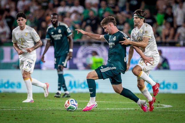 Fußball, Testspiel, Ferencvaros Budapest -Real Madrid FERENCVAROS - REAL MADRID Jorge Cestero Sancho of Real and Adam Nagy of Ferencvaros during the FIFA friendly football match between Ferencvaros and Ream Madrid CF at the Ferencvaros stadium (Groupama arena). Budapest, Hungary, August 08, 2026. Photo by Branislav Racko Copyright: xx 080A0740