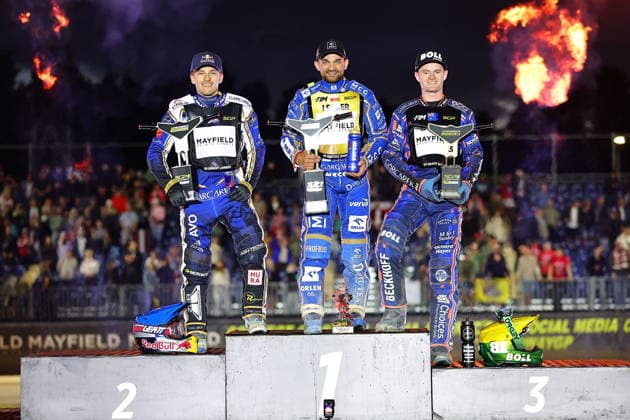 08.08.2026 RYGA (LOTWA) - BIKERNIEKI SPEEDWAY STADIUM, ZUZEL (SPEEDWAY), INDYWIDUALNE MISTRZOSTWA SWIATA (FIM SPEEDWAY World Championship, WM, Weltmeisterschaft GRAND PRIX 2026) - DEWALT FIM SPEEDWAY GRAND PRIX OF LATVIA - RIGA; RUNDA 8 NZ ROBERT LAMBERT (L), BARTOSZ ZMARZLIK (C), BRADY KURTZ (P) - PODIUM FOTO PAWEL WILCZYNSKI CYFRASPORT NEWSPIX.PL --- newspix.pl 