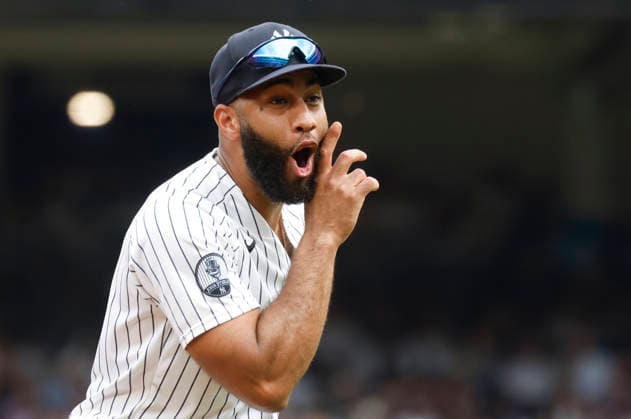 New York Yankees Amed Rosario calls out to a player while standing near third base in the 2nd inning against the Atlanta Braves at Yankee Stadium on Saturday, August 8, 2026 in New York City.  NYP20260808101 JOHNxANGELILLO