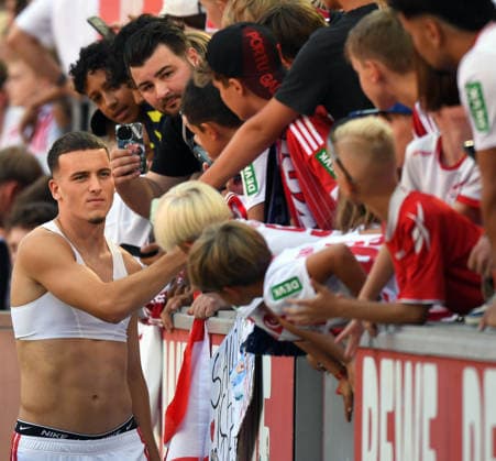 08.08.2026, xophax, Fussball 1.Bundesliga, 1.FC Koeln Testspiel im Rhein Energie Stadion in Köln . 1.FC Köln gegen Real Sociedad San Sebastian. Said El Mala ( 1.FC Köln ) mit Fans. Köln Cologne *** August 8, 2026, xophax, Soccer, Bundesliga 1, 1. FC Köln Friendly Match at the Rhein Energie Stadium in Cologne, 1. FC Köln vs. Real Sociedad San Sebastián, Said El Mala, 1. FC Köln with Fans, Cologne