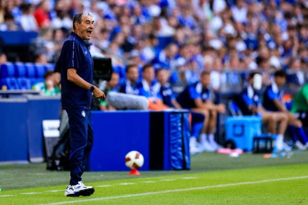 GELSENKIRCHEN, GERMANY - AUGUST 8: Atalanta BC head coach Maurizio Sarri looks on during the pre-season friendly match between FC Schalke 04 and Atalanta BC at the Veltins-Arena on August 8, 2026 in Gelsenkirchen, Germany.  Copyright: xRenexNijhuis MBxMediax