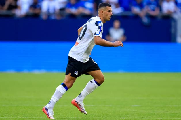 GELSENKIRCHEN, GERMANY - AUGUST 8: Nikola Krstovic of Atalanta BC looks on during the pre-season friendly match between FC Schalke 04 and Atalanta BC at the Veltins-Arena on August 8, 2026 in Gelsenkirchen, Germany.  Copyright: xRenexNijhuis MBxMediax