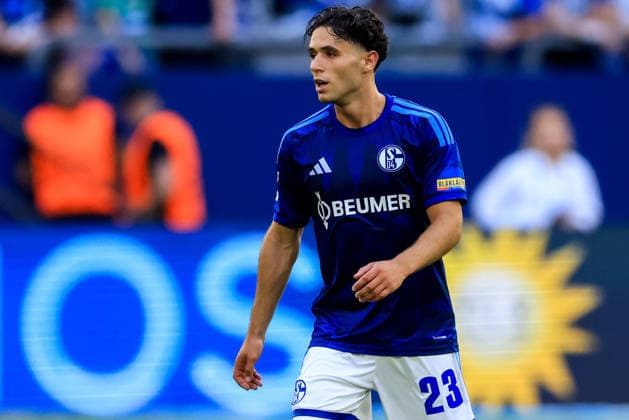 GELSENKIRCHEN, GERMANY - AUGUST 8: Soufiane El Faouzi of FC Schalke 04 looks on during the pre-season friendly match between FC Schalke 04 and Atalanta BC at the Veltins-Arena on August 8, 2026 in Gelsenkirchen, Germany.  Copyright: xRenexNijhuis MBxMediax