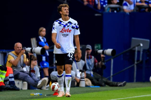 GELSENKIRCHEN, GERMANY - AUGUST 8: Giorgio Scalvini of Atalanta BC looks on after being substituted during the pre-season friendly match between FC Schalke 04 and Atalanta BC at the Veltins-Arena on August 8, 2026 in Gelsenkirchen, Germany.  Copyright: xRenexNijhuis MBxMediax
