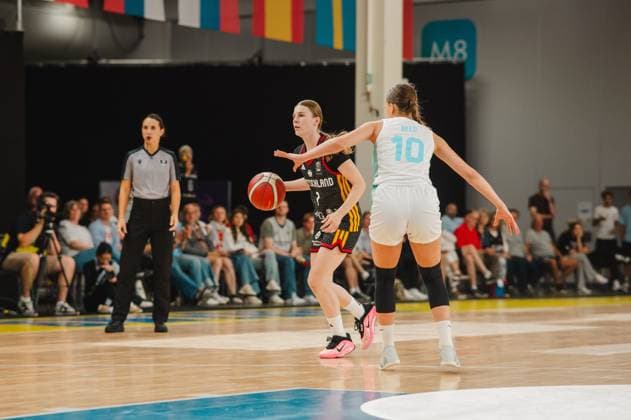 RECORD DATE NOT STATED Eine Spielerin Deutschlands dribbelt mit dem Ball und sucht eine Anspielstation, während Stasa Belc ( 10; Slovenija) die Verteidigung aufbaut. Im Hintergrund beobachtet eine Schiedsrichterin die Szene. Stasa Belc ( 10; Slovenija) verteidigt gegen Deutschland-Spielerin *** A German player dribbles the ball and looks for a teammate to pass to, while Stasa Belc (No. 10, Slovenia) sets up the defense. In the background, a referee watches the action. Stasa Belc (No. 10, Slovenia) defends against a German player. Copyright: xJoelxKruehlerx