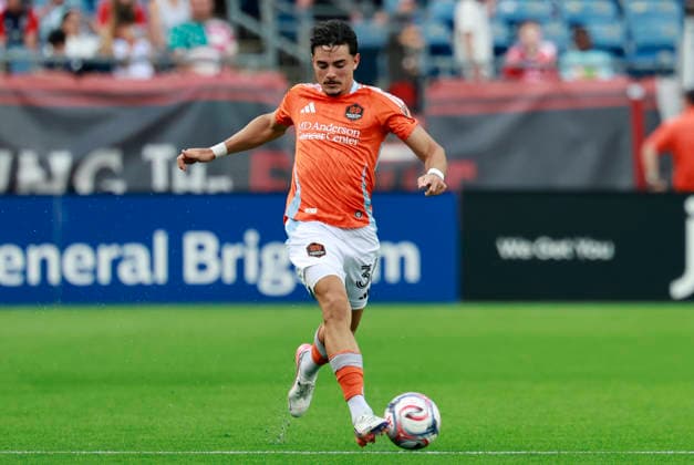 FOXBOROUGH, MA - AUGUST 08: Felipe Andrade 36 of the Houston Dynamo FC during a match between the New England Revolution and Houston Dynamo FC on August 8, 2026, at Gillette Stadium in Foxborough, Massachusetts. (Photo by Fred Kfoury III Icon Sportswire) SOCCER: AUG 08 MLS, Fussball Herren, USA New England Revolution vs Houston Dynamo FC EDITORIAL USE ONLY Icon482260808016