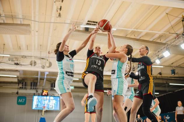RECORD DATE NOT STATED Mia Wiegand ( 13; Deutschland) kämpft beim Sprungwurf gegen zwei Spielerinnen von Slovenija um den Ball, darunter 11 Nika Hribar. Im Hintergrund ist eine weitere Deutschland-Spielerin ( 16 Lilli Schultze) zu sehen. Mia Wiegand ( 13; Deutschland) im Zweikampf um den Ball gegen Slovenija *** Mia Wiegand (13) of Germany battles for the ball against two players from Slovenia, including No. 11 Nika Hribar. Another German player, No. 16 Lilli Schultze, can be seen in the background. Mia Wiegand (13) of Germany battles for the ball against Slovenia. Copyright: xJoelxKruehlerx