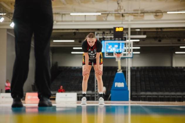 RECORD DATE NOT STATED Mia Wiegand ( 13; Deutschland) stützt sich mit den Händen auf die Knie und verschnauft während einer Spielunterbrechung in der Kistamässan in Stockholm. Im Hintergrund sind der Korbständer mit FIBA-Branding und die leeren Zuschauerränge zu sehen. Mia Wiegand ( 13; Deutschland) in Spielpause auf dem Court *** Mia Wiegand 13 of Germany rests her hands on her knees and catches her breath during a break in play at Kistamässan in Stockholm. In the background are the basket stands with FIBA branding and the empty spectator stands. Mia Wiegand 13 of Germany on the court during a break in play Copyright: xJoelxKruehlerx