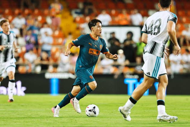 Ryunosuke Sato (Valencia), AUGUST 8, 2026 - Football Soccer : Spanish Pre season Trofeo Naranja match between Valencia CF - Newcastle United FC at the Estadio Mestalla in Valencia, Spain. Noxthirdxpartyxsales  aflo_340415934 MutsuxKawamorix
