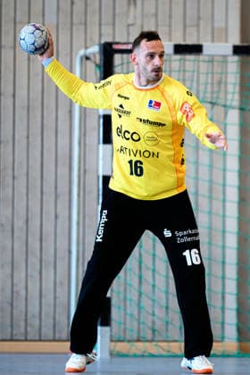 Altensteig: SCup - 26 27 - Frisch Auf Goeppingen - HBW Balingen Torhueter Vladimir Cupara (HBW Balingen) Altensteig Eichwaldhalle Baden-Württemberg Deutschland *** Altensteig SCup 26 27 Frisch Auf Göppingen HBW Balingen Goalkeeper Vladimir Cupara HBW Balingen Altensteig Eichwaldhalle Baden-Württemberg Germany