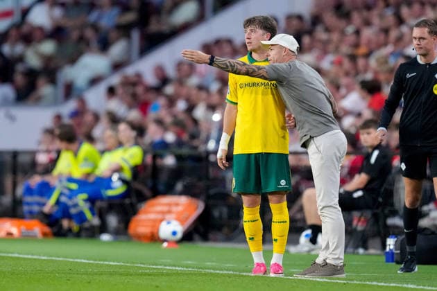 Ole ter Haar Romeny (Fortuna Sittard) und Danny Buijs (Fortuna Sittard) talk together during the Eredivisie 2026 27 match between PSV and Fortuna Sittard at Philips Stadion on August 8, 2026 in Eindhoven, Netherlands. (Photo by Alex Gottschalk DeFodi Images) - *** Ole ter Haar of Fortuna Sittard and Danny Buijs of Fortuna Sittard talk during the 2026–27 Eredivisie match between PSV and Fortuna Sittard at Philips Stadion on August 8, 2026, in Eindhoven, Netherlands. Photo by Alex Gottschalk, DeFodi Images
