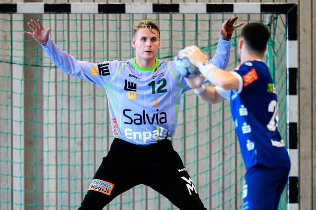 Altensteig: SCup - 26 27 - Frisch Auf Goeppingen - HBW Balingen Torhueter Kristian Saeveras (Goeppingen) Altensteig Eichwaldhalle Baden-Württemberg Deutschland *** Altensteig SCup 26 27 Frisch Auf Göppingen HBW Balingen Goalkeeper Kristian Saeveras Göppingen Altensteig Eichwaldhalle Baden-Württemberg Germany