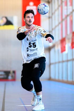 Altensteig: SCup - 26 27 - TSV Altensteig - HC Elbflorenz Timo Löser Loeser (HC Elbflorenz) Altensteig Eichwaldhalle Baden-Württemberg Deutschland *** Altensteig SCup 26 27 TSV Altensteig HC Elbflorenz Timo Löser Loeser HC Elbflorenz Altensteig Eichwaldhalle Baden-Württemberg Germany