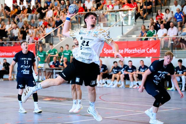 Altensteig: SCup - 26 27 - TSV Altensteig - HC Elbflorenz Ediz Aktas (HC Elbflorenz) Altensteig Eichwaldhalle Baden-Württemberg Deutschland *** Altensteig SCup 26 27 TSV Altensteig HC Elbflorenz Ediz Aktas HC Elbflorenz Altensteig Eichwaldhalle Baden-Württemberg Germany
