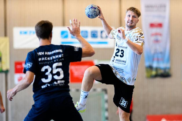 Altensteig: SCup - 26 27 - TSV Altensteig - HC Elbflorenz Ivar Stavast (HC Elbflorenz) Altensteig Eichwaldhalle Baden-Württemberg Deutschland *** Altensteig SCup 26 27 TSV Altensteig HC Elbflorenz Ivar Stavast HC Elbflorenz Altensteig Eichwaldhalle Baden-Württemberg Germany