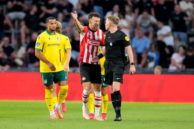 Ivan Perisic (PSV Eindhoven) und Referee Alex Bos discuss during the Eredivisie 2026 27 match between PSV and Fortuna Sittard at Philips Stadion on August 8, 2026 in Eindhoven, Netherlands. (Photo by Alex Gottschalk DeFodi Images) - *** Ivan Perisic of PSV Eindhoven and referee Alex Bos discuss during the 2026-27 Eredivisie match between PSV and Fortuna Sittard at Philips Stadion on August 8, 2026, in Eindhoven, Netherlands. Photo by Alex Gottschalk, DeFodi Images