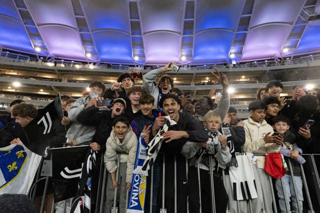 SOCCER JUVENTUS INTER, Excited fans during the soccer exhibition match between Juventus and Inter Milan at Optus Stadium in Perth, Saturday, August, 8, 2026. ( NO ARCHIVING PERTH WESTERN AUSTRALIA AUSTRALIA  Copyright: xINGOxBURKHARDTx 20260809110598350574