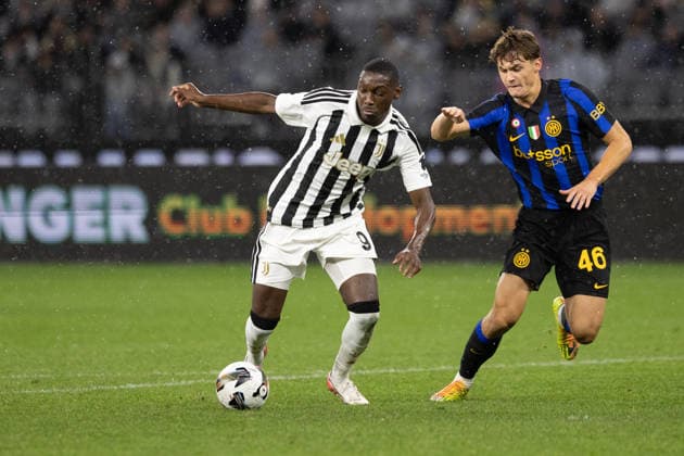 SOCCER JUVENTUS INTER, Juventus Randal Kolo Muani 9 attempts to challenge defender during the soccer exhibition match between Juventus and Inter Milan at Optus Stadium in Perth, Saturday, August, 8, 2026. ( NO ARCHIVING PERTH WESTERN AUSTRALIA AUSTRALIA  Copyright: xINGOxBURKHARDTx 20260809132031775326