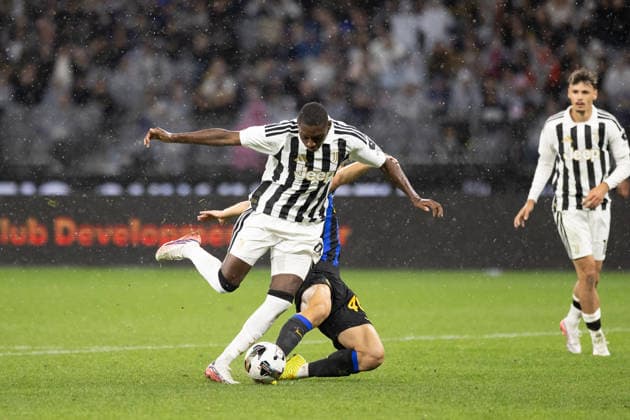 SOCCER JUVENTUS INTER, Juventus Randal Kolo Muani 9 attempts to challenge defender during the soccer exhibition match between Juventus and Inter Milan at Optus Stadium in Perth, Saturday, August, 8, 2026. ( NO ARCHIVING PERTH WESTERN AUSTRALIA AUSTRALIA  Copyright: xINGOxBURKHARDTx 20260809139106513315