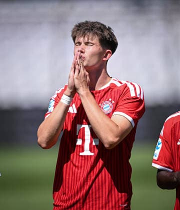 Fussball Regionalliga Bayern 2026 2027 3. Spieltag 08.08.2026 FC Bayern Muenchen II - 1. FC Schweinfurt 1905 Matous Srb (FC Bayern Muenchen II) betet vor dem Spiel *** Bavarian Regional League Soccer 2026–2027, Matchday 3, August 8, 2026: FC Bayern Munich II 1, FC Schweinfurt 1905. Matous Srb of FC Bayern Munich II prays before the game.