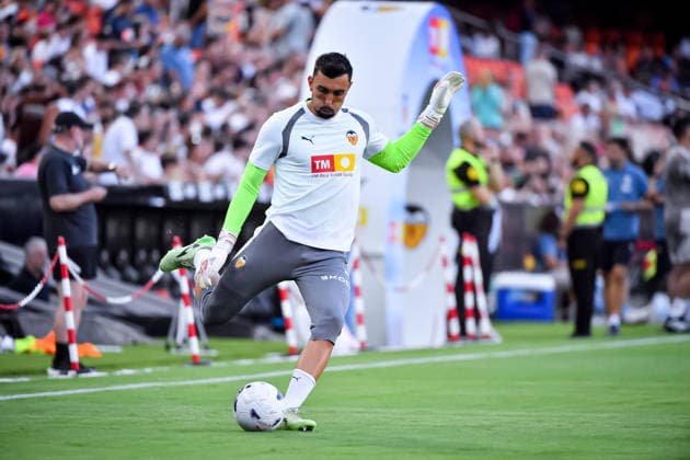 ESP: Valencia CF v Newcastle CF Pre Season match 2026 2027 Cristian Rivero of Valencia during Pre Season match between Valencia CF VS Newcastle played at Estadio Mestalla, Valencia on August 08, 2026 Valencia, Spain. Valencia Spain Football *** ESP Valencia CF vs. Newcastle CF, 2026–2027 Preseason Match: Cristian Rivero of Valencia during the preseason match between Valencia CF and Newcastle CF, played at Estadio Mestalla in Valencia on August 8, 2026. Valencia, Spain. Valencia, Spain. Soccer Copyright: xLeopoldxSoglox