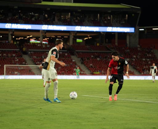 ESP: RCD Mallorca vs Elversberg Pre Season match 2026 2027 Lukas Petkov of Elversberg is defended by Luis Orejuela of Mallorca during Pre Season match between RCD Mallorca and Elversberg played at Estadio de Son Moix, on August 08, 2026 Palma de Mallorca, Spain. Palma de Mallorca Spain Football *** ESP RCD Mallorca vs. Elversberg, 2026–2027 Preseason Match: Lukas Petkov of Elversberg is marked by Luis Orejuela of Mallorca during the preseason match between RCD Mallorca and Elversberg played at Estadio de Son Moix, on August 8, 2026, in Palma de Mallorca, Spain. Palma de Mallorca, Spain. Soccer Copyright: xNandoxTorresx