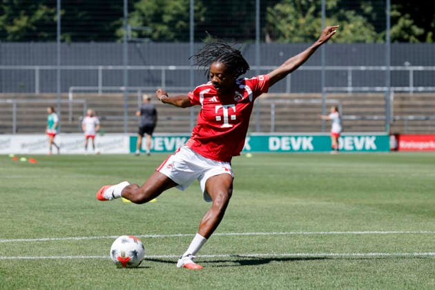 Fußballspielerin Lydia Andrade (MIttelfeld) beim Testspiel zwischen der 1. Frauen-Mannschaft des 1. FC Köln und dem FC Twente Enschede (NED) im Franz-Kremer-Stadion. (Endstand 5:1) Köln, 08.08.2026 NRW Deutschland *** Soccer player Lydia Andrade, midfielder, during the friendly match between the 1. FC Köln Women s Team and FC Twente Enschede (NED) at Franz Kremer Stadium. Final score: 5–1 for Köln, August 8, 2026, North Rhine-Westphalia, Germany Copyright: xChristophxHardtx