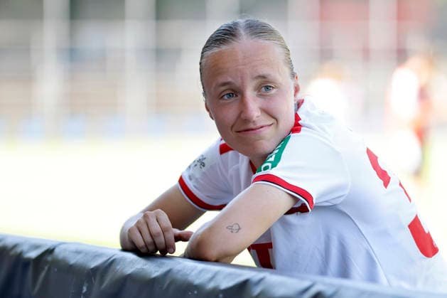 Fußballspielerin Beke Sterner (Abwehr) beim Testspiel zwischen der 1. Frauen-Mannschaft des 1. FC Köln und dem FC Twente Enschede (NED) im Franz-Kremer-Stadion. (Endstand 5:1) Köln, 08.08.2026 NRW Deutschland *** Soccer player Beke Sterner on defense during the friendly match between 1. FC Köln s women s first team and FC Twente Enschede (NED) at Franz Kremer Stadium. Final score: 5–1 for Köln, August 8, 2026, North Rhine-Westphalia, Germany Copyright: xChristophxHardtx