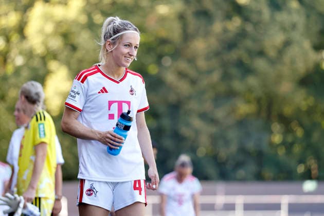 Fußballspielerin Kathrin Kathy Hendrich (Abwehr) beim Testspiel zwischen der 1. Frauen-Mannschaft des 1. FC Köln und dem FC Twente Enschede (NED) im Franz-Kremer-Stadion. (Endstand 5:1) Köln, 08.08.2026 NRW Deutschland *** Soccer player Kathrin Kathy Hendrich, defender, during the friendly match between the 1. FC Köln Women s Team and FC Twente Enschede (NED) at Franz Kremer Stadium. Final score: 5–1 for Köln, August 8, 2026, North Rhine-Westphalia, Germany Copyright: xChristophxHardtx