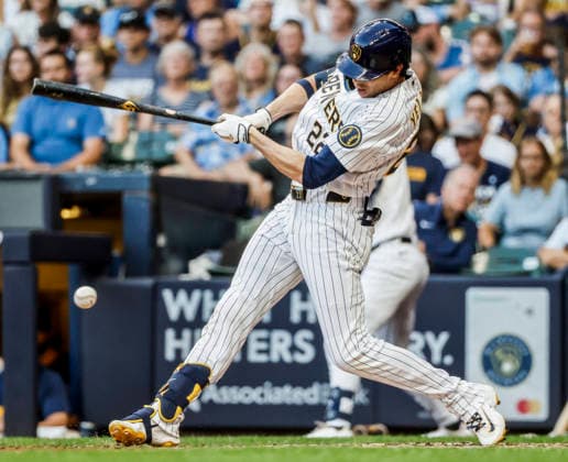 Milwaukee Brewers designated hitter Christian Yelich hits a single in the fourth inning of the MLB, Baseball Herren, USA game between the Minnesota Twins and the Milwaukee Brewers at American Family Field in Milwaukee, Wisconsin on Saturday, August 8, 2026.  MIL20260808821 TANNENxMAURY