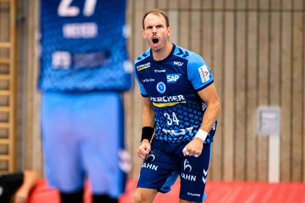 Altensteig: SCup - 26 27 - HC Erlangen - TVB Stuttgart Kai Häfner Haefner (Stuttgart) Jubel Freude Emotion Altensteig Eichwaldhalle Baden-Württemberg Deutschland *** Altensteig SCup 26 27 HC Erlangen TVB Stuttgart Kai Häfner Haefner Stuttgart Cheering Joy Emotion Altensteig Eichwaldhalle Baden-Württemberg Germany