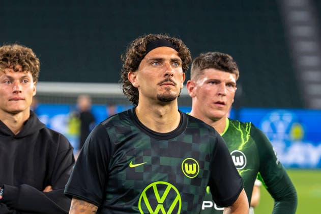 Deutschland: Fussball 2. Bundesliga, 1. Spieltag 2026 2027, VfL Wolfsburg - 1. FC Kaiserslautern am 08.08.2026 in Wolfsburg (Volkswagen-Arena): Fraser Hornby (VfL Wolfsburg, 10) nach dem Spiel. Enttäuscht. Wolfsburg Volkswagen Arena Deutschland *** German Soccer 2. Bundesliga, Matchday 1, 2026–2027, VfL Wolfsburg vs. 1. FC Kaiserslautern on August 8, 2026, at the Volkswagen Arena in Wolfsburg. Fraser Hornby, VfL Wolfsburg, 10 minutes after the game: Disappointed, Volkswagen Arena, Wolfsburg, Germany Copyright: xSvenxHeidmannx