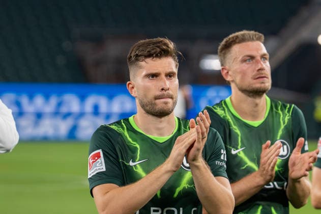 Deutschland: Fussball 2. Bundesliga, 1. Spieltag 2026 2027, VfL Wolfsburg - 1. FC Kaiserslautern am 08.08.2026 in Wolfsburg (Volkswagen-Arena): Elvis Rexhbecaj (VfL Wolfsburg, 37) nach dem Spiel. Wolfsburg Volkswagen Arena Deutschland *** German Soccer 2. Bundesliga, Matchday 1, 2026–2027, VfL Wolfsburg vs. 1. FC Kaiserslautern on August 8, 2026, at the Volkswagen Arena in Wolfsburg; Elvis Rexhbecaj of VfL Wolfsburg, age 37, after the game at the Volkswagen Arena in Wolfsburg, Germany Copyright: xSvenxHeidmannx