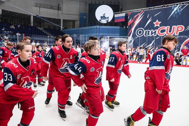 RUSSIA, MOSCOW REGION - AUGUST 8, 2026: Lokomotiv players are seen during the victory ceremony after the 2026 Ovi Cup final Ice hockey, Eishockey match in Mytishchi, northeast of Moscow. Ovi Cup is an annual youth ice hockey tournament named after three-time world champion Alexander Ovechkin and first held in 2018 2026 Ovi Cup Final Ice Hockey Match Outside Moscow  - ZUMAt113 20260808_zaa_t113_449 Copyright: xSofyaxSandurskayax