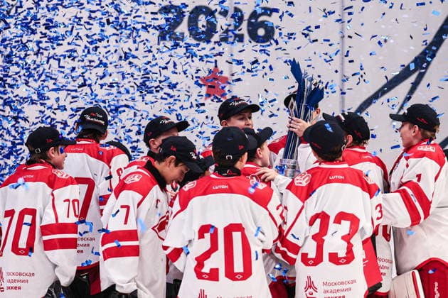 RUSSIA, MYTISHCHI - AUGUST 8, 2026: Gold medal winners, Spartak Moscow U12, celebrate with the trophy during the victory ceremony after the 2026 Ovi Cup final Ice hockey, Eishockey match in Mytishchi, northeast of Moscow. Ovi Cup is an annual youth ice hockey tournament named after three-time world champion Alexander Ovechkin and first held in 2018 2026 Ovi Cup Final Ice Hockey Match Outside Moscow  - ZUMAt113 20260808_zaa_t113_454 Copyright: xSofyaxSandurskayax