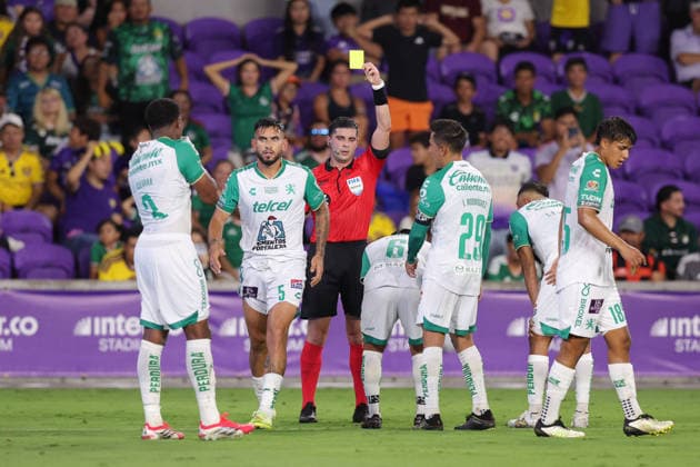 August 8, 2026, Orlando, Florida, USA: LeoÂ³n defender SEBASTIAN VEGAS (5) is given a yellow card during the second half against Orlando City SC. Orlando City SC hosted Leon in a Leagues Cup march at Inter.Co Stadium in Orlando, FL. Orlando USA - ZUMAm299 20260808_znp_m299_021 Copyright: xTaylorxMcFeex