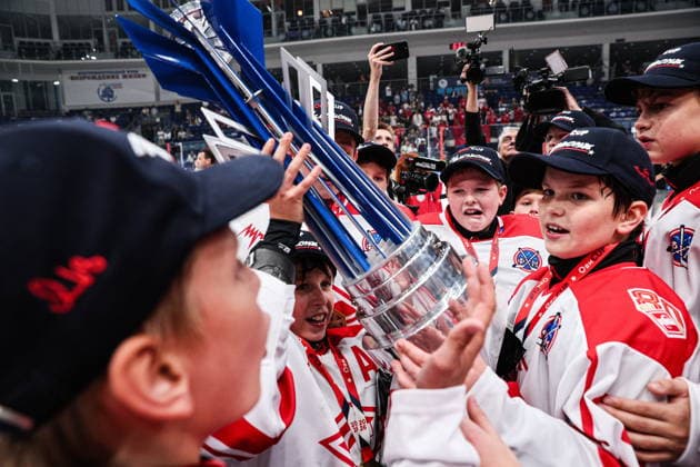 RUSSIA, MYTISHCHI - AUGUST 8, 2026: Gold medal winners, Spartak Moscow U12, celebrate with the trophy during the victory ceremony after the 2026 Ovi Cup final Ice hockey, Eishockey match in Mytishchi, northeast of Moscow. Ovi Cup is an annual youth ice hockey tournament named after three-time world champion Alexander Ovechkin and first held in 2018 2026 Ovi Cup Final Ice Hockey Match Outside Moscow  - ZUMAt113 20260808_zaa_t113_460 Copyright: xSofyaxSandurskayax