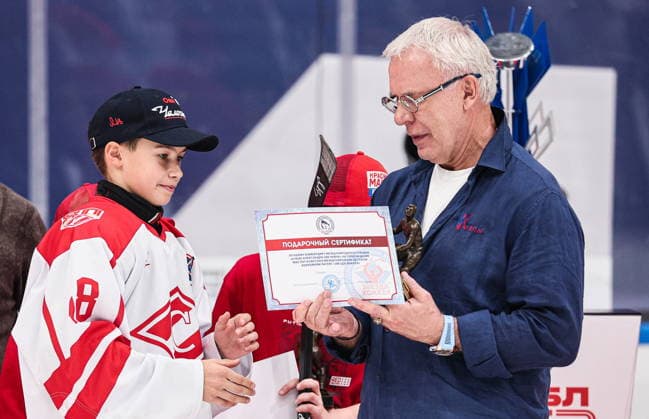 RUSSIA, MYTISHCHI - AUGUST 8, 2026: Russian State Duma member, retired hockey player Vyachestlav Fetisov during a ceremony to present gift certificates to U12 players after the 2026 Ovi Cup final Ice hockey, Eishockey match in Mytishchi, northeast of Moscow. Ovi Cup is an annual youth ice hockey tournament named after three-time world champion Alexander Ovechkin and first held in 2018 2026 Ovi Cup Final Ice Hockey Match Outside Moscow  - ZUMAt113 20260808_zaa_t113_467 Copyright: xSofyaxSandurskayax